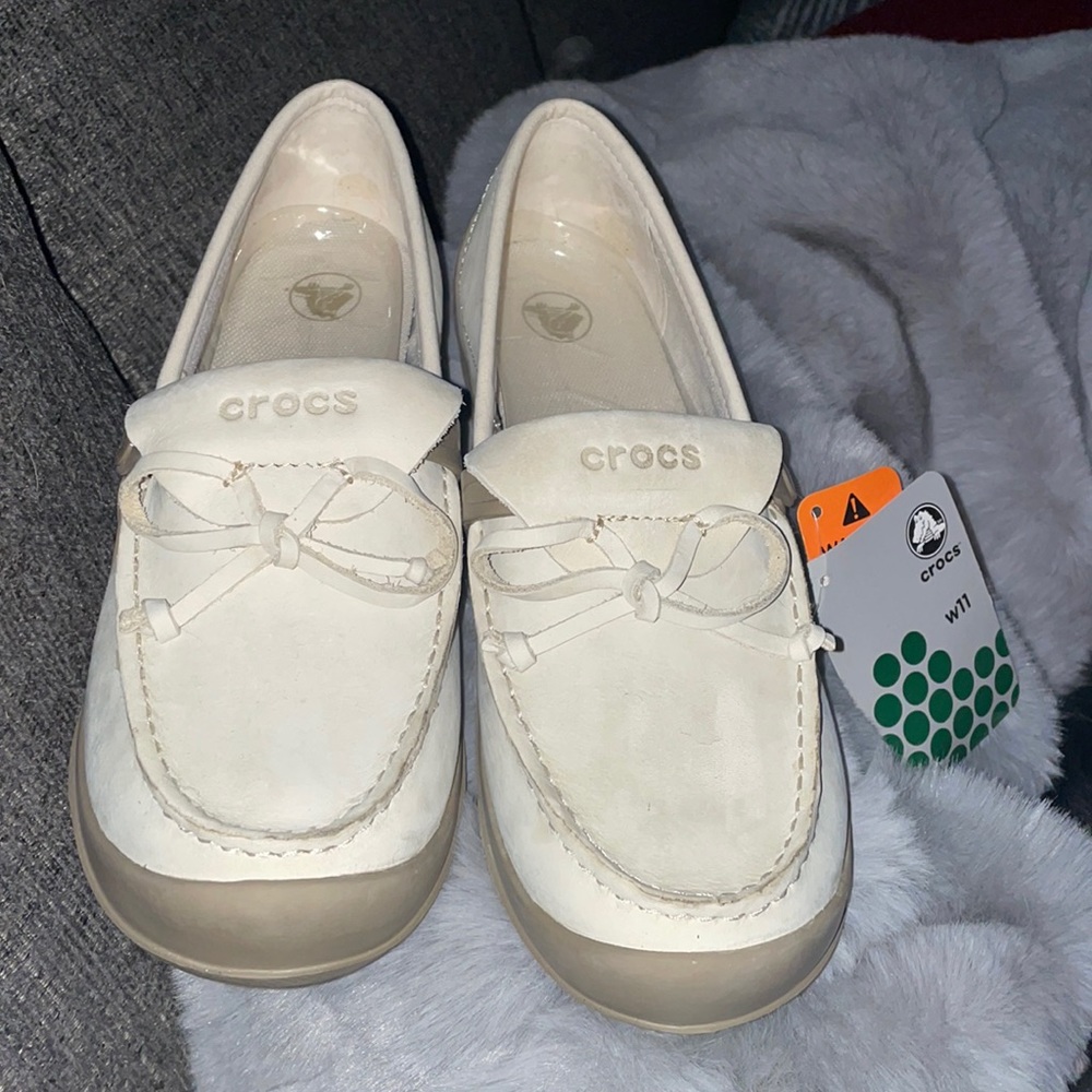 BRAND NEW! Womens croc loafers size 11